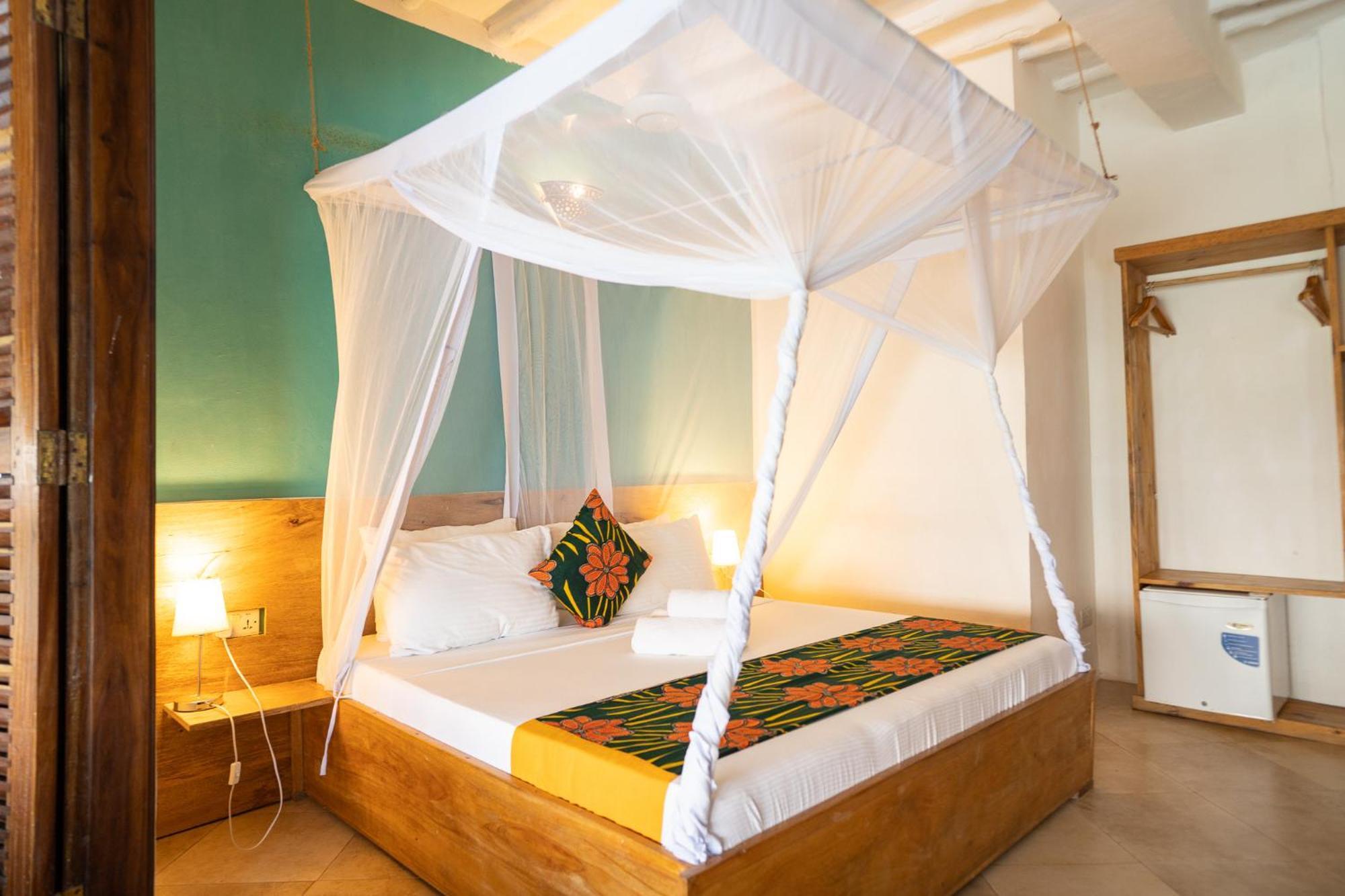 Hotel Pili Pili House 3*